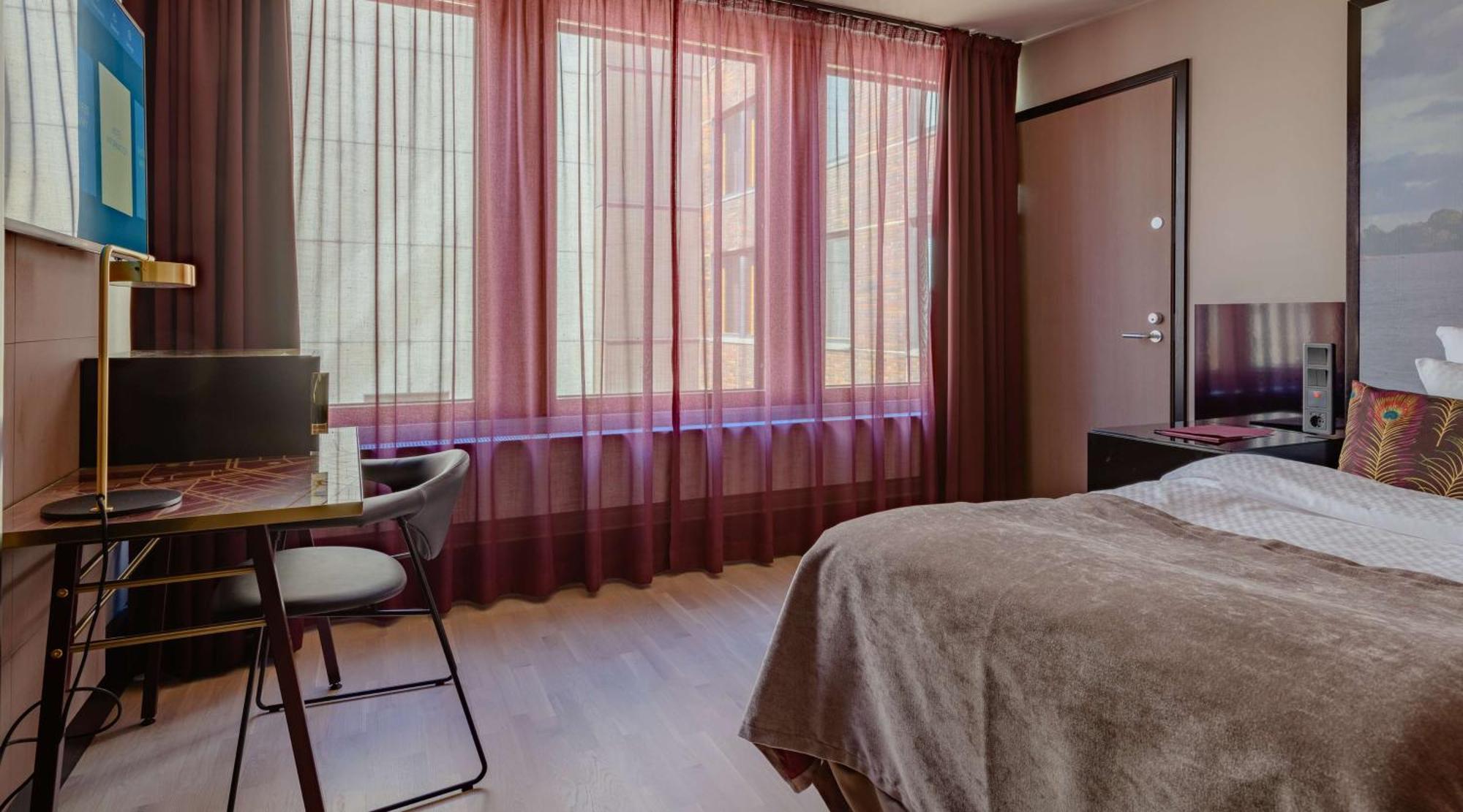 Marski By Scandic Helsinki Exterior photo A bedroom with a curtain